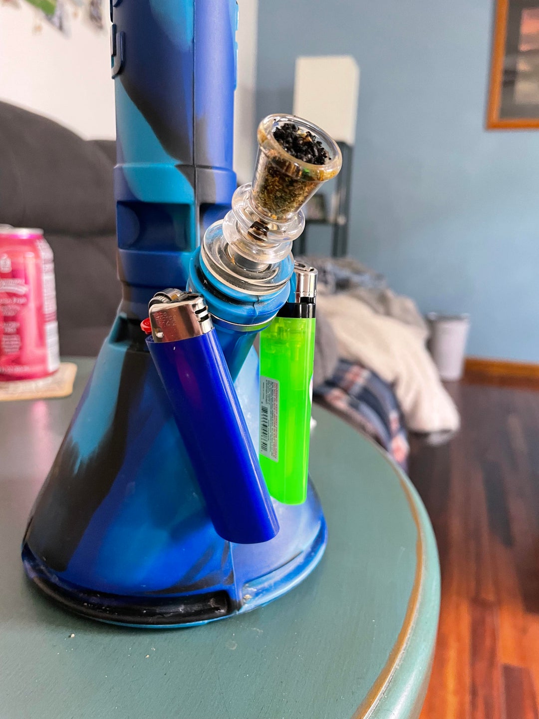 I was today years old when I discovered the ring on my bong is magnetic.