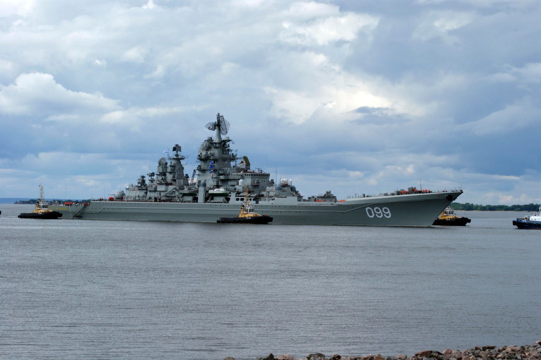 Peter the Great and his retinue of tugs, 2017. [4592*3056]