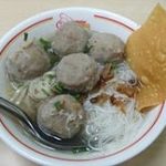 TIL that Indonesia has a cultural stereotype where street vendors selling meatballs are presumed to be undercover cops.