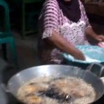 this woman can dip her hand into hot oil