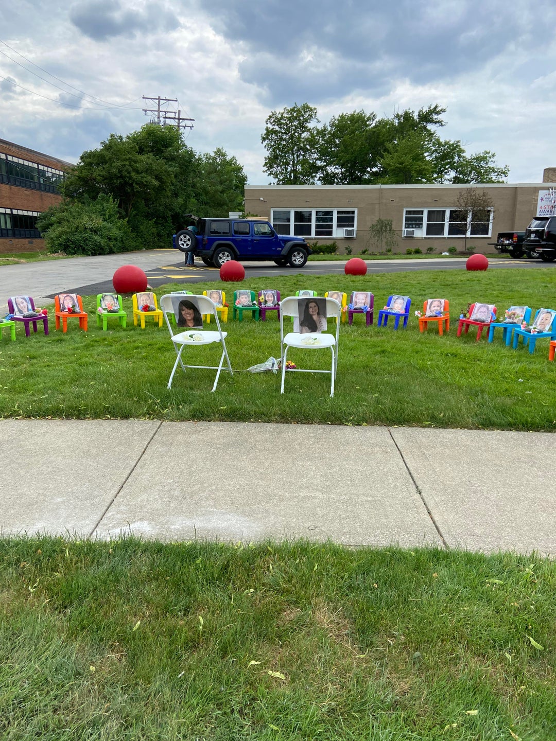 Memorial for the 21 victims of the Robb Elementary shooting (OC)