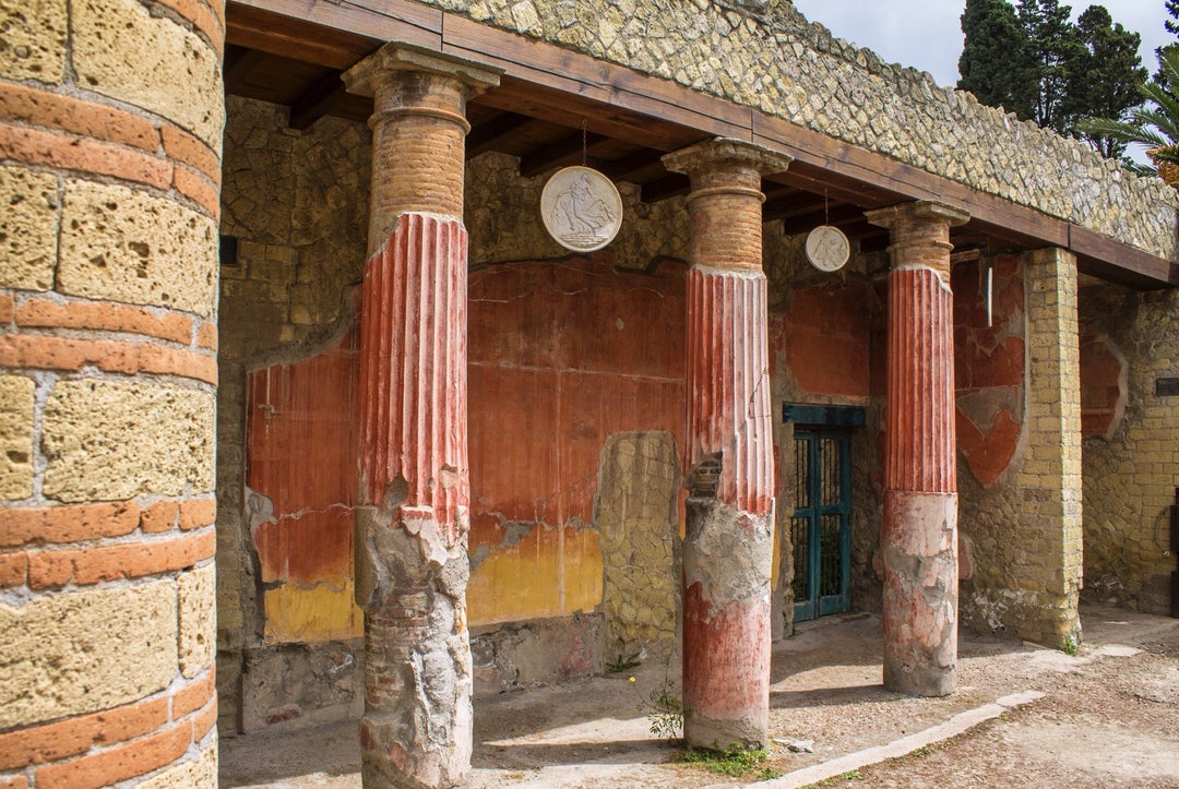 The best-preserved house from the eruption of Vesuvius kept its amazing colors [OC] Info in comments