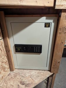 [OC] Reddit!!! I bought a house with a locked safe! Here we go!