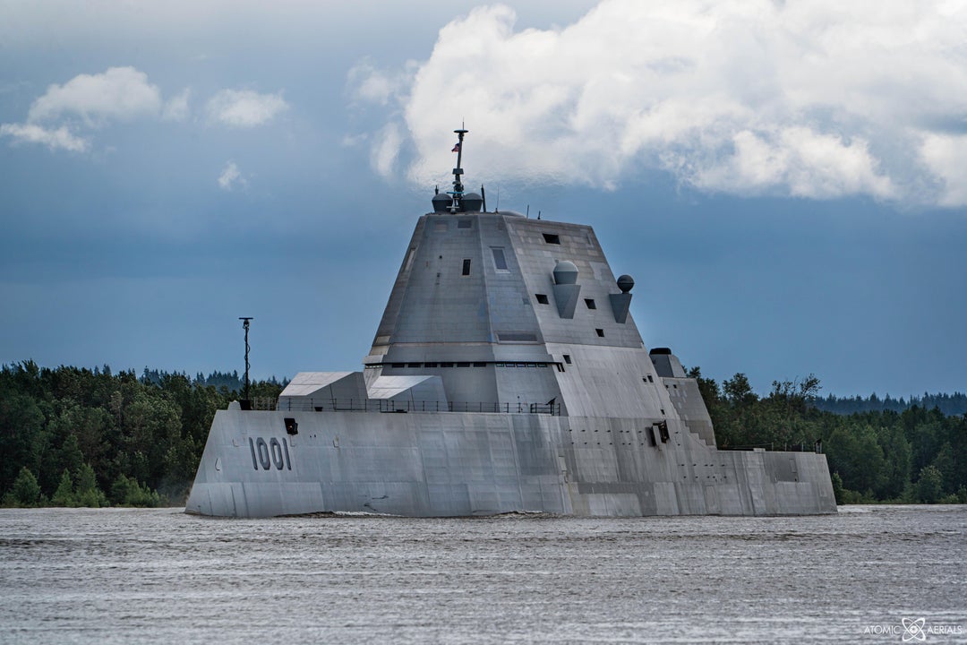 Zumwalt-class "stealth destroyer" on the Columbia River today [OC]