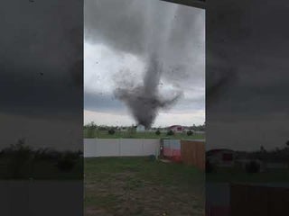 Guy films tornado coming up as long as he can