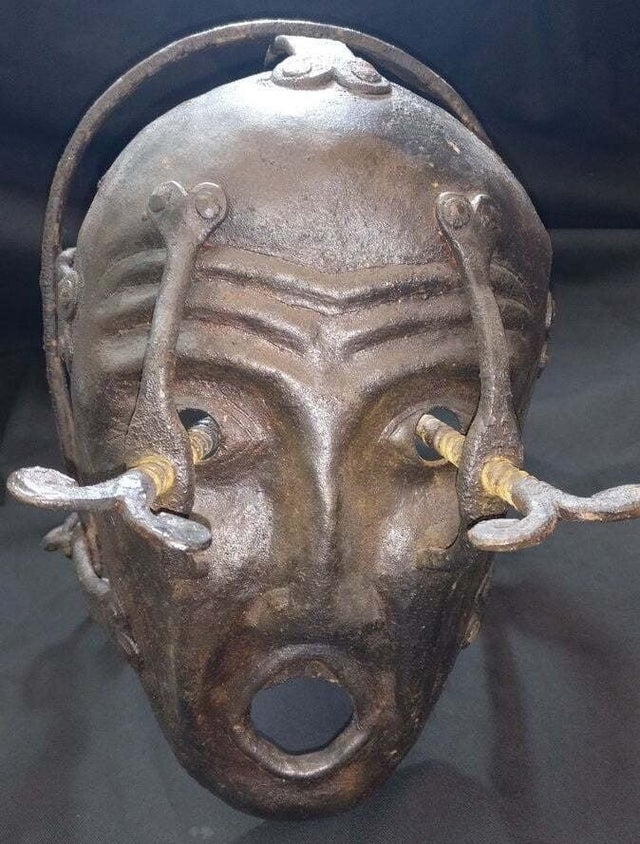 Eyes Wide Shut.🙃.