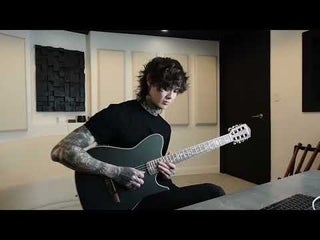 Incredible guitarist plays complex, beautiful song