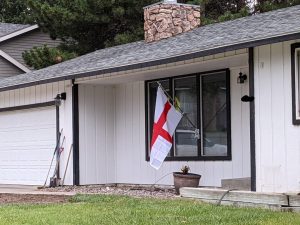 My English neighbor is getting ready to celebrate Independence Day in the USA