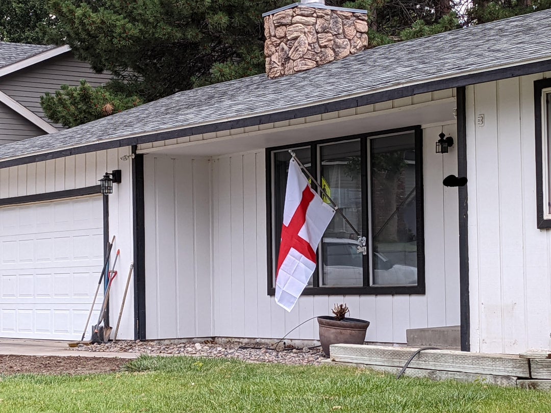My English neighbor is getting ready to celebrate Independence Day in the USA