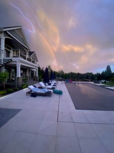 [OC] Snapped a picture of the rainbow at the perfect moment