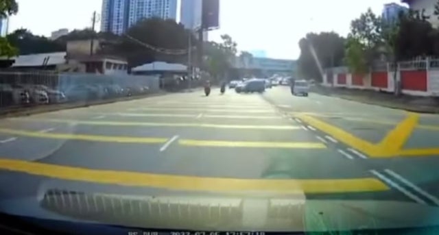 Unusually synchronized illegal U-Turn