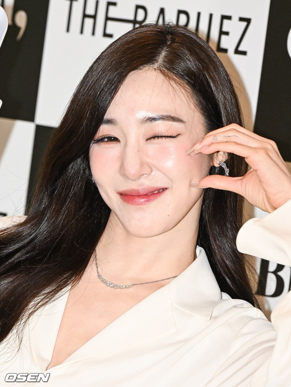 220708 Tiffany at Celligram's opening event