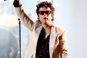 TIL that Billie Joe Armstrong once dropkicked a guy in the middle of a Green Day concert after he saw him roughing up a young girl. He stopped the show and challenged him to a fight before jumping into the crowd.