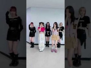 ITZY Yeji & Ryujin (with aespa Karina, Giselle, Winter) - SNEAKERS (Dance Challenge)