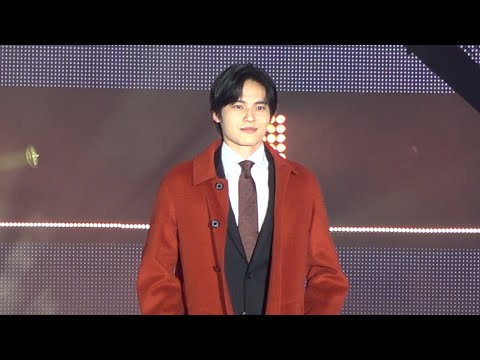 水上恒司、岡田健史から改名後初大型イベント出演 真っ赤なコートで圧巻オーラ放つ! 『Rakuten GirlsAward 2022 AUTUMN/WINTER』