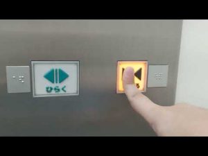 アリオ鳳のレッドのエレベーター