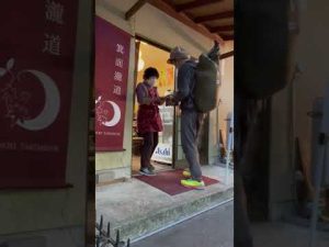 栗を買うハイカーたかくら｜古き良き日本の光景　#shorts