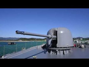 護衛艦あぶくま　62口径76mm単装速射砲操作展示