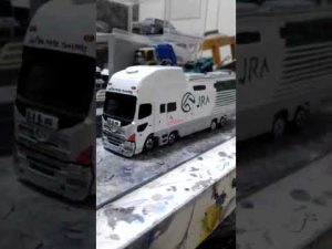 改造トミカの馬運車　二台　グラプロ　ギガ　中央競馬　トラック　JRA