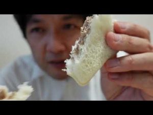 事務所でランチ『スナックサンド　たっぷりココアホイップ』