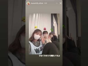 ピースをする濱岸ひよりと松田好花と小坂菜緒
