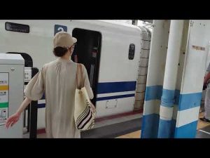 2022年7月16日のぞみ12号臨時のぞみのおかげで混雑は分散できているがしかし自由席は常にほぼ満席状態で乗車のお客さんもそこそこいて発車【夏の三連休！】