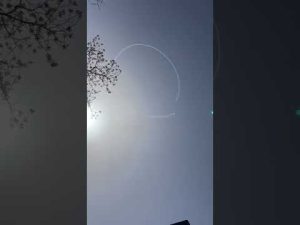 空にニコちゃんマーク