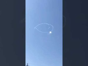 ジェット機で大空に！みんなに届け！ニコちゃんマーク(๑˃̵ᴗ˂̵)