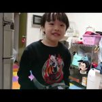 DXデザイアドライバーを装着したまま晩ごはんを食べる4歳のたっくん。Kamen Rider Geats. 2022年12月25日。