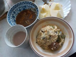 お料理：ハヤシライス＆ひじき・豆の入った玉子おじや、作って食べてます。