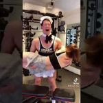 グラビアアイドルの女でアームカールするとこうなる