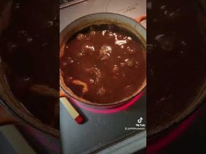 今日の晩ごはん。ハヤシライス。今日は頭痛と戦いながらの晩ごはん作りでした。なので、簡単にさせてもらいました。うちの家族みんな大好きなので、鉄板ですね😅美味しかったです😋