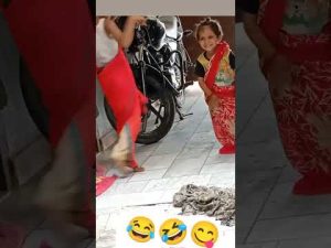 en choti si choriya n jma gach dance kr diya es gane pr 😂😂