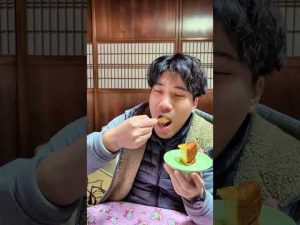 スフレチーズケーキを審査する鎧塚さん #shorts