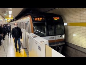 東京メトロ10000系10125編成（行先表示器三色LED）が各停和光市行きとして飯田橋駅4番線に到着停車するシーン（B933S）2023.1.23