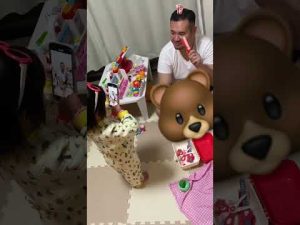 パパの写真を撮る娘📸#2歳 #娘 #家族 #パパと娘 #写真 #撮影